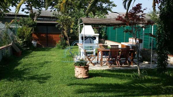 casa indipendente in vendita a Castelnuovo Magra