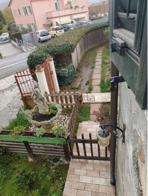 casa indipendente in vendita a Castelnuovo Magra