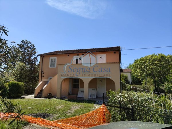 casa indipendente in vendita a Castelnuovo Magra
