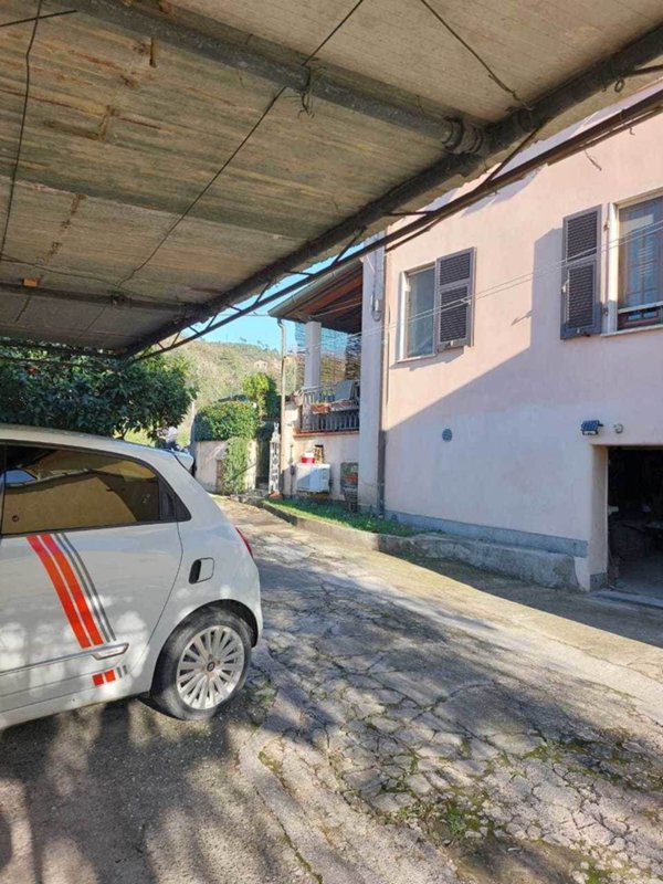 casa indipendente in vendita a Castelnuovo Magra in zona Palvotrisia