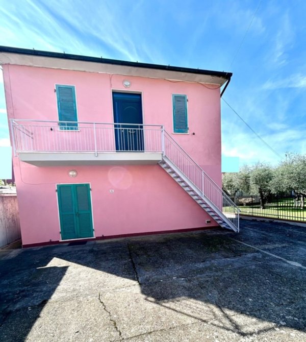 casa indipendente in vendita a Castelnuovo Magra in zona Palvotrisia