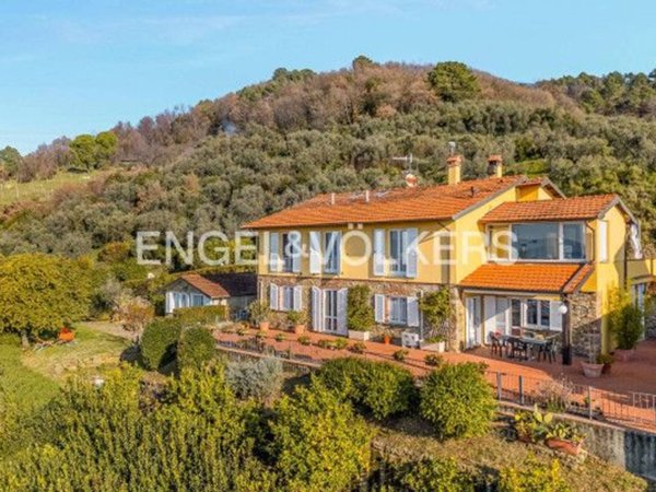 casa indipendente in vendita a Castelnuovo Magra