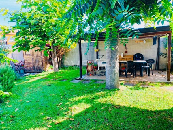 casa indipendente in vendita a Castelnuovo Magra in zona Molicciara