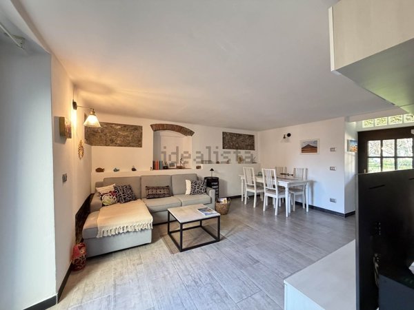 casa indipendente in vendita a Castelnuovo Magra in zona Colombiera