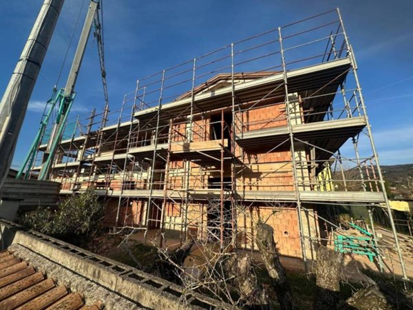 casa indipendente in vendita a Castelnuovo Magra