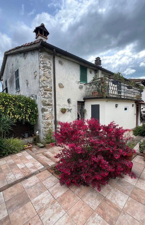 casa indipendente in vendita a Castelnuovo Magra