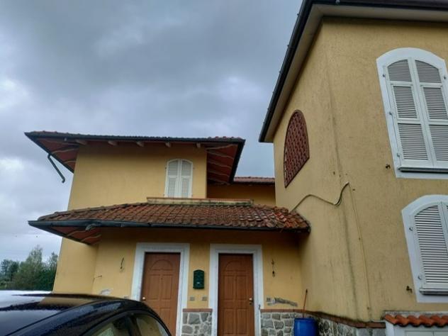 casa indipendente in vendita a Castelnuovo Magra