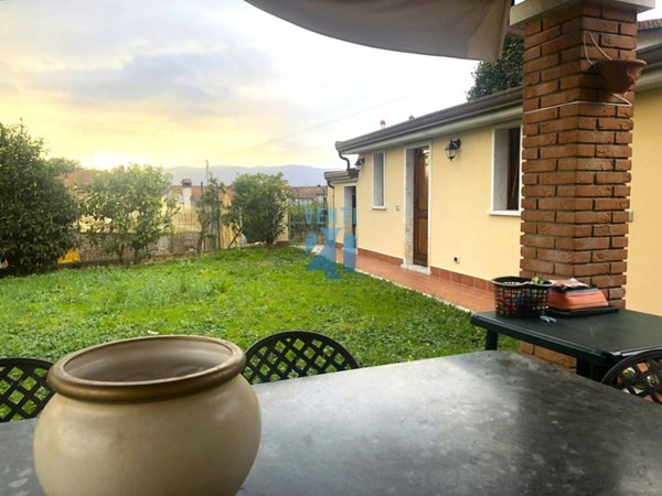 casa indipendente in vendita a Castelnuovo Magra in zona Molicciara