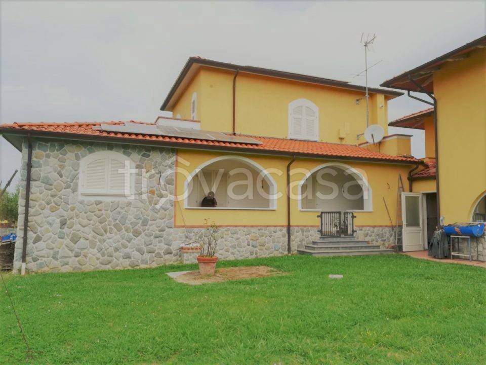 casa indipendente in vendita a Castelnuovo Magra in zona Molicciara