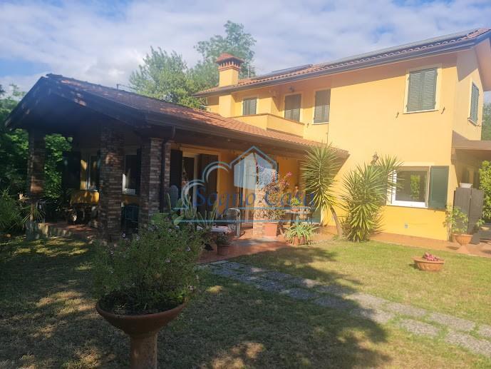 casa indipendente in vendita a Castelnuovo Magra