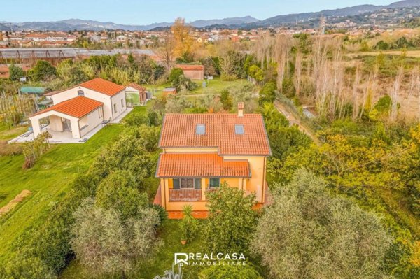 casa indipendente in vendita a Castelnuovo Magra