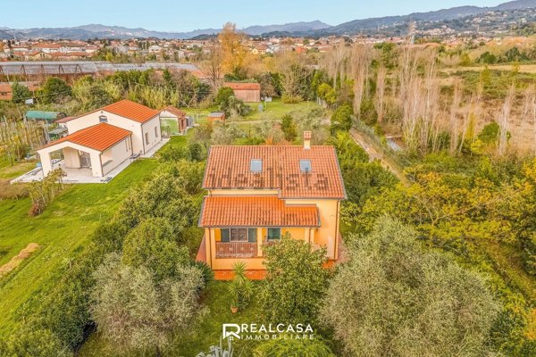 casa indipendente in vendita a Castelnuovo Magra