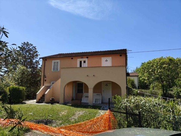 casa indipendente in vendita a Castelnuovo Magra