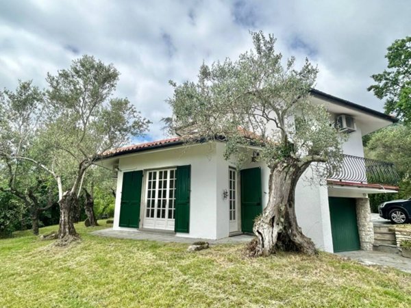 casa indipendente in vendita a Castelnuovo Magra