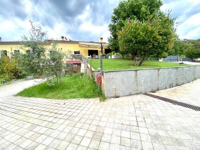 casa indipendente in vendita a Castelnuovo Magra in zona Colombiera