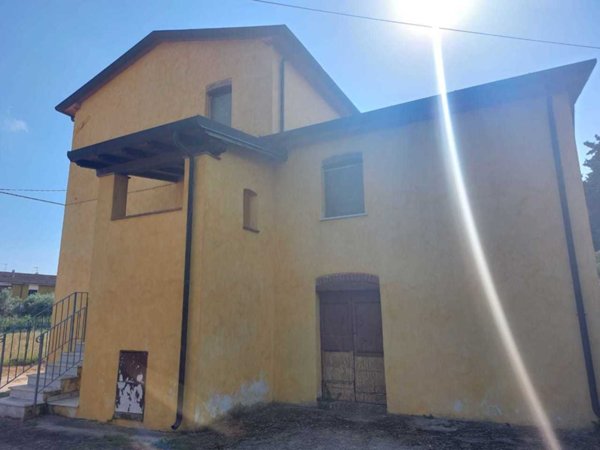 casa indipendente in vendita a Castelnuovo Magra in zona Colombiera