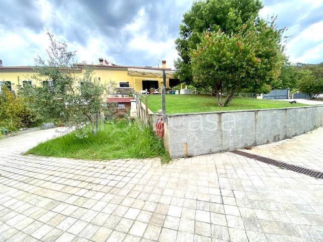 casa indipendente in vendita a Castelnuovo Magra