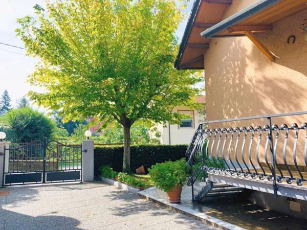 casa indipendente in vendita a Castelnuovo Magra in zona Molicciara