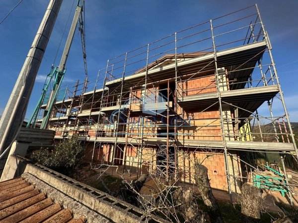 casa indipendente in vendita a Castelnuovo Magra