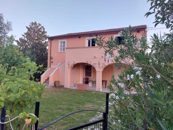casa indipendente in vendita a Castelnuovo Magra