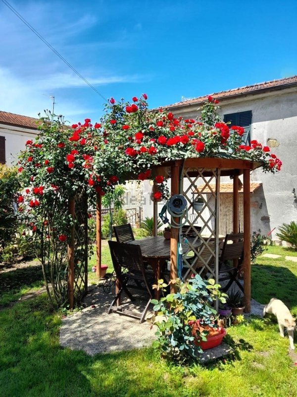 casa indipendente in vendita a Castelnuovo Magra