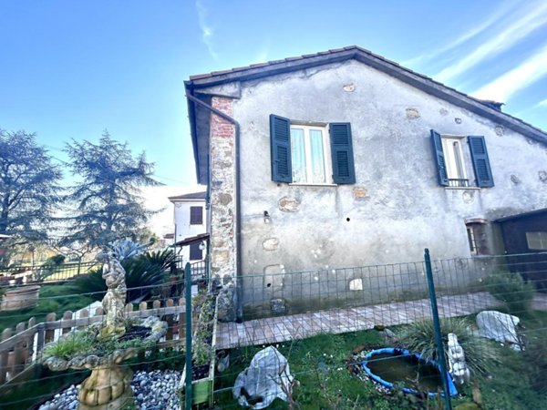 casa indipendente in vendita a Castelnuovo Magra