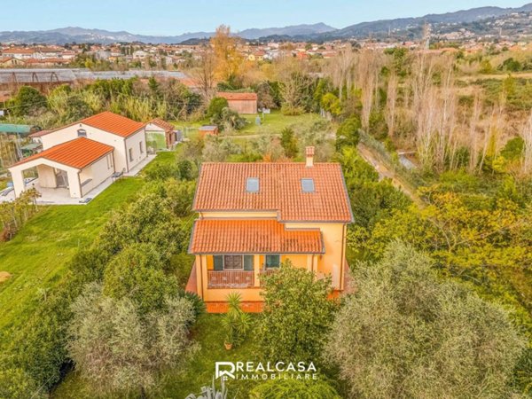 casa indipendente in vendita a Castelnuovo Magra in zona Colombiera