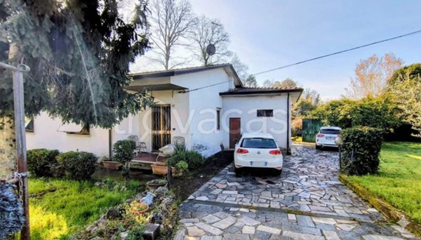 casa indipendente in vendita a Castelnuovo Magra