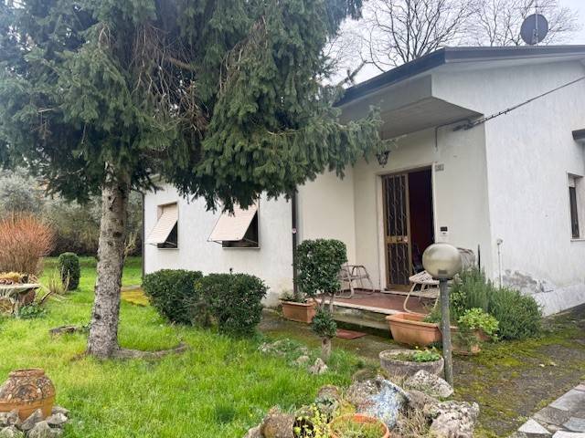 casa indipendente in vendita a Castelnuovo Magra