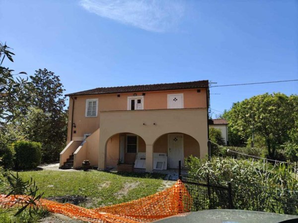 casa indipendente in vendita a Castelnuovo Magra