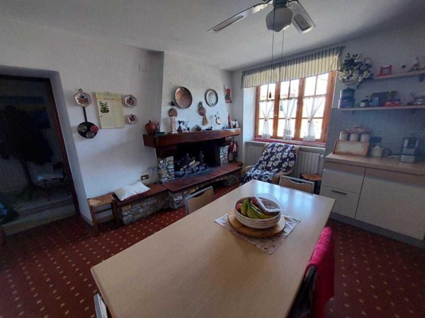 casa indipendente in vendita a Castelnuovo Magra