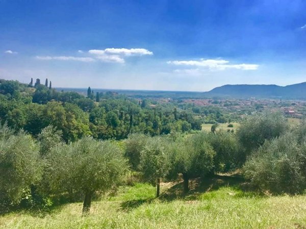 casa indipendente in vendita a Castelnuovo Magra