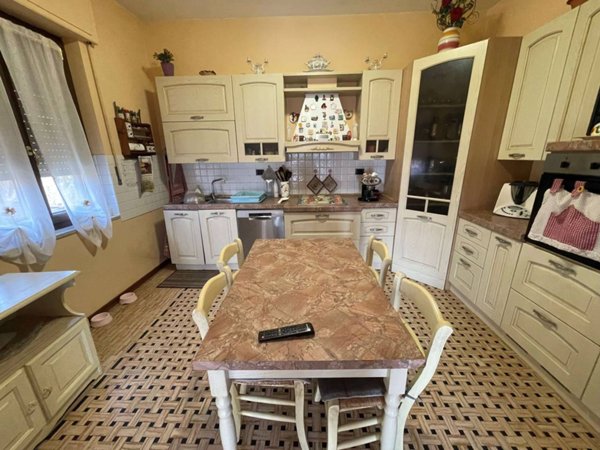 casa indipendente in vendita a Castelnuovo Magra in zona Colombiera