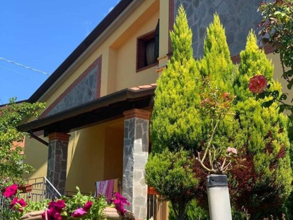 casa indipendente in vendita a Castelnuovo Magra in zona Molicciara