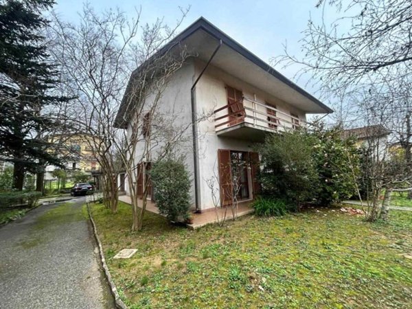 casa indipendente in vendita a Castelnuovo Magra in zona Molicciara