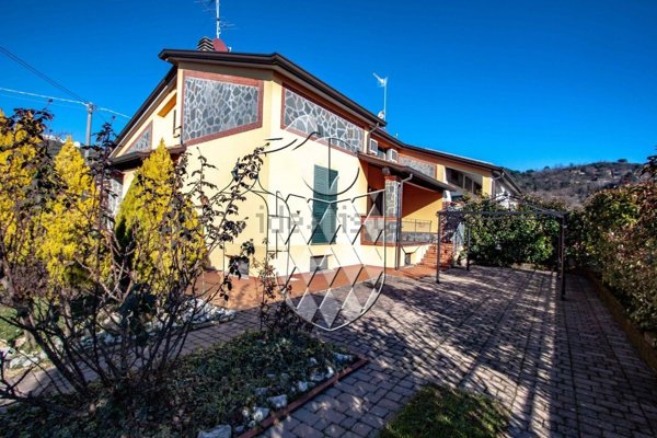 casa semindipendente in vendita a Castelnuovo Magra