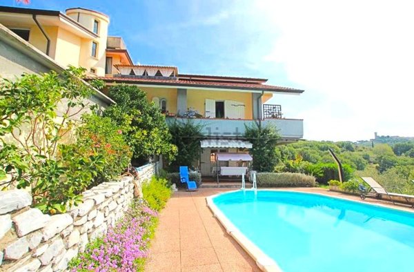 casa indipendente in vendita a Castelnuovo Magra