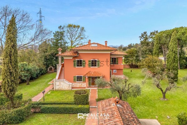 casa indipendente in vendita a Castelnuovo Magra