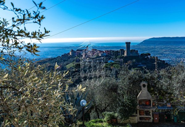 quadrivano in vendita a Castelnuovo Magra