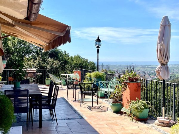 casa indipendente in vendita a Castelnuovo Magra