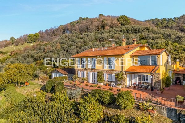 casa indipendente in vendita a Castelnuovo Magra