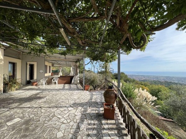 casa indipendente in vendita a Castelnuovo Magra