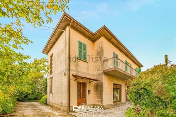 casa indipendente in vendita a Castelnuovo Magra