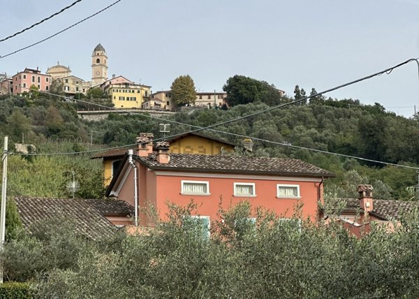 casa indipendente in vendita a Castelnuovo Magra