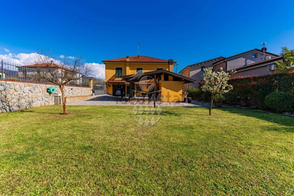 casa indipendente in vendita a Castelnuovo Magra