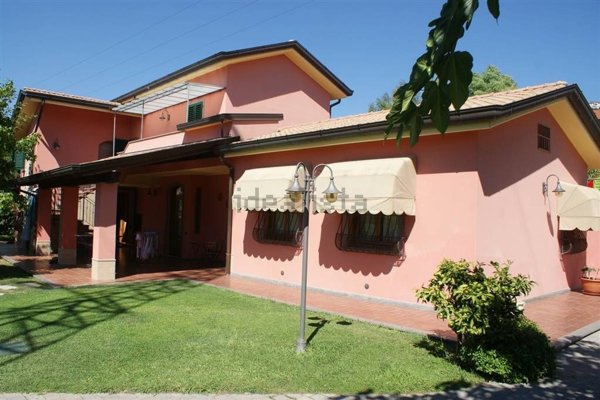 casa indipendente in vendita a Castelnuovo Magra in zona Colombiera
