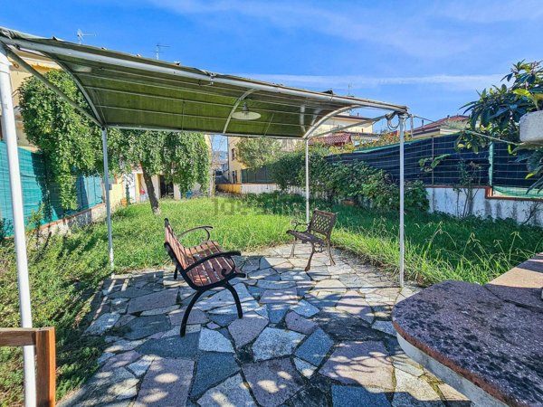 casa indipendente in vendita a Castelnuovo Magra