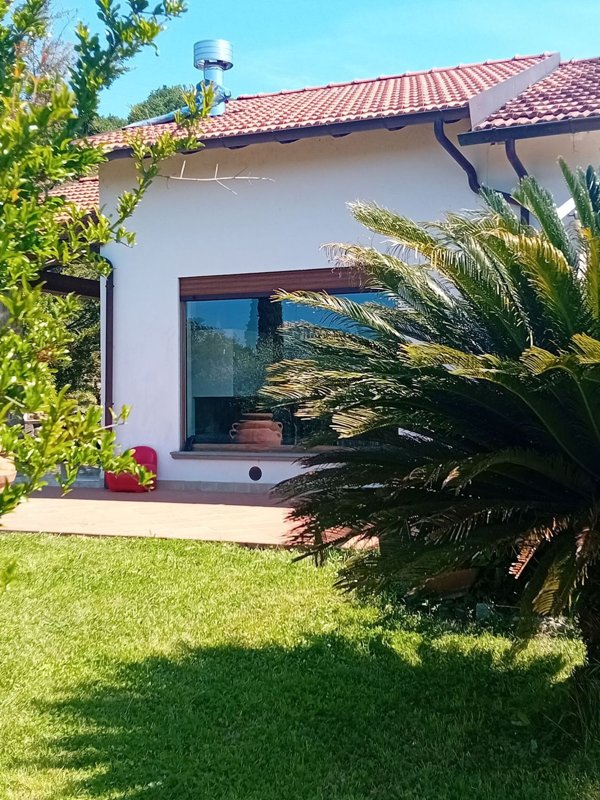 casa indipendente in vendita a Castelnuovo Magra