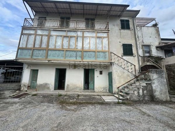 casa indipendente in vendita a Castelnuovo Magra in zona Molicciara