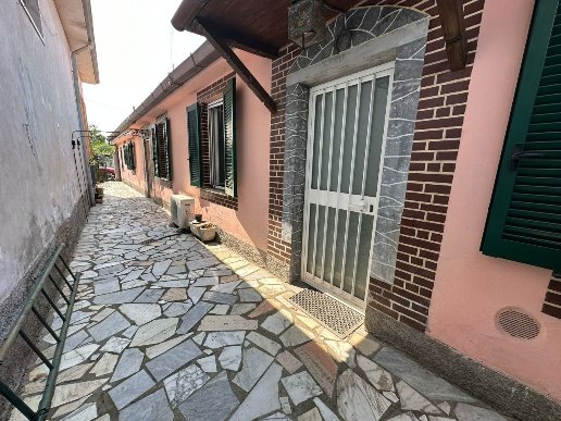 casa indipendente in vendita a Castelnuovo Magra